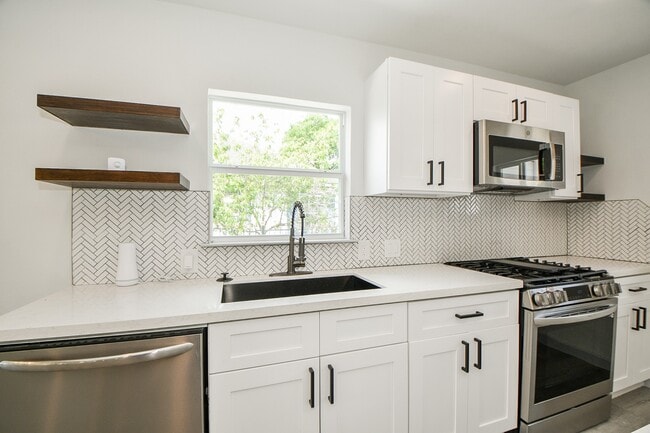 Building Photo - 4507 Kingsbury St