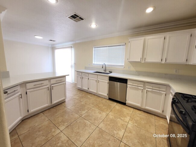 Building Photo - 9986 Shallot Ct