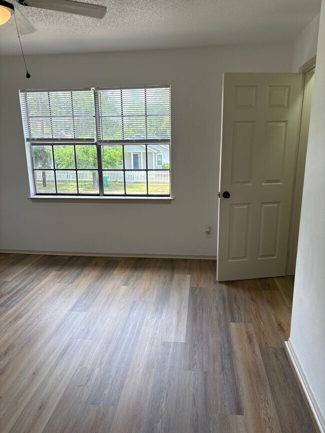 Building Photo - WaveHaus