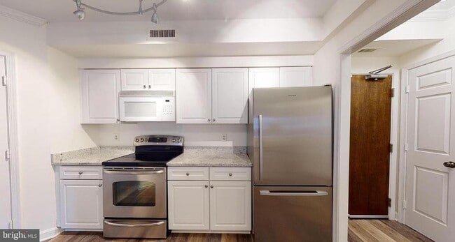 Building Photo - 801 S Pitt St