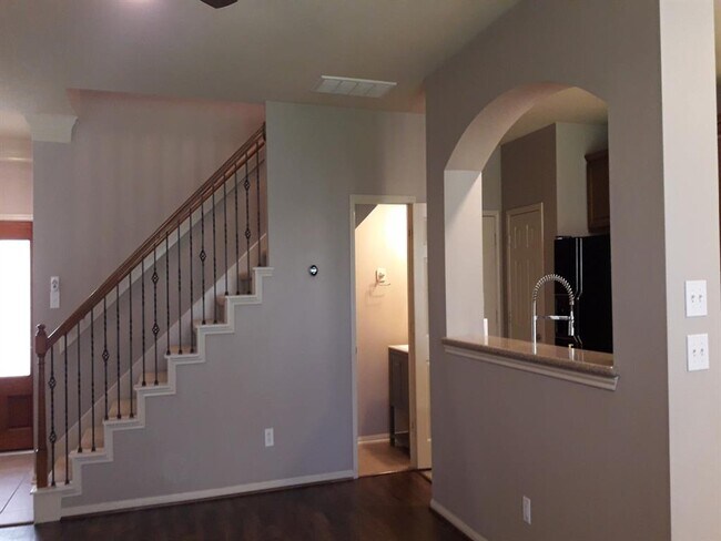 Building Photo - 14546 Bergenia Dr