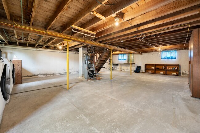Building Photo - 204 Dunham St