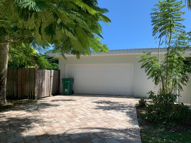 Building Photo - 1401 Magnolia Dr