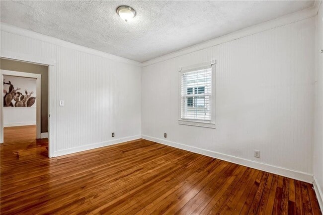 Building Photo - 976 Hall Pl NW