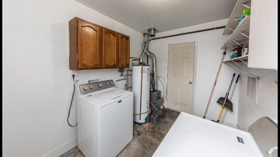Building Photo - 203 Elmwood Dr