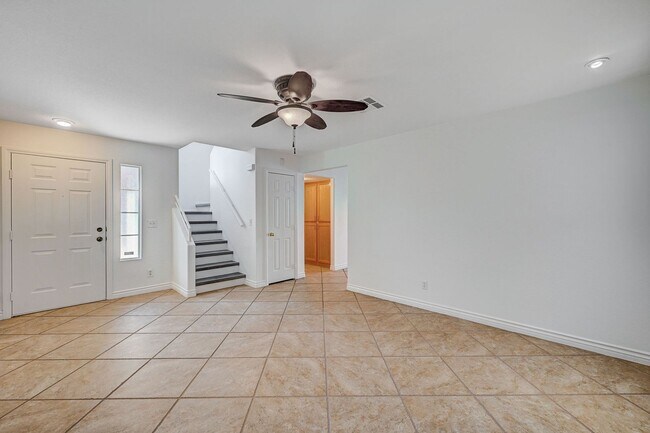 Building Photo - 3 BEDROOM + POOL IN DESIRABLE PECCOLE RANC...