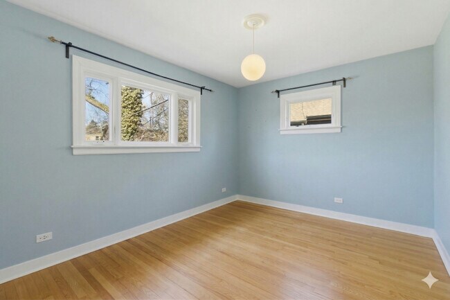 Building Photo - 556 Barton Ave