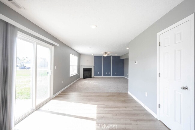 Building Photo - 3975 Fenwick Ln
