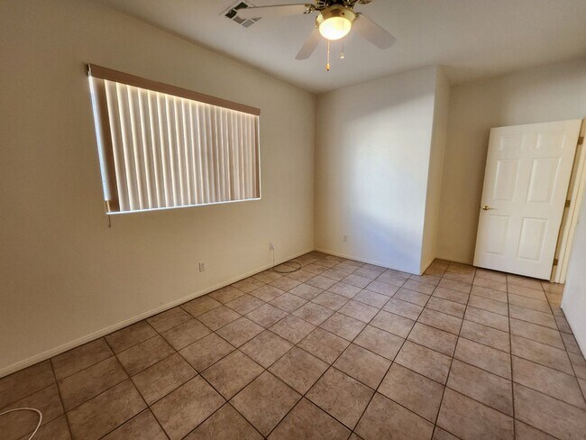 Building Photo - Charming Single-Story Pulte Home in a corn...