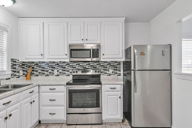 Building Photo - 900 Springwood Dr