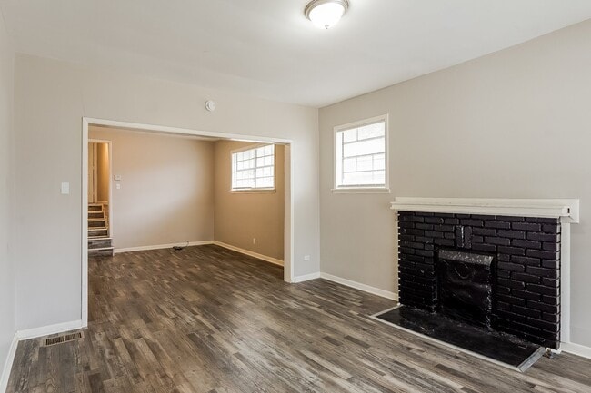 Building Photo - 608 Jerry Coleman St