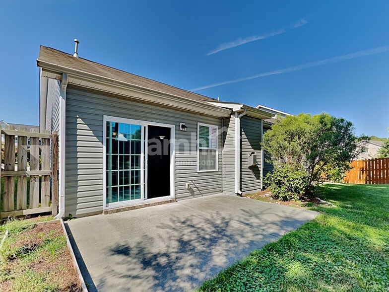 Building Photo - 1624 Fern Hollow Trl