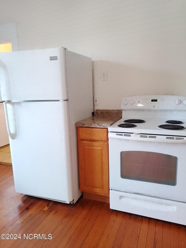 Building Photo - 407 E Main St