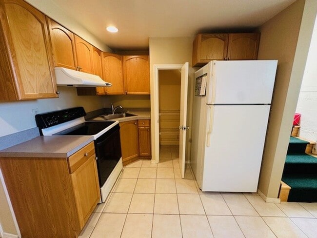 Building Photo - 2Bd/1Ba Seattle Home