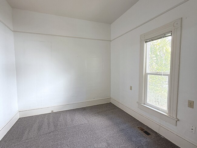 Building Photo - 4612 SE Taylor St