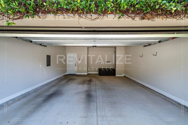 Building Photo - Stunning 3/2 in Foley Gated Community