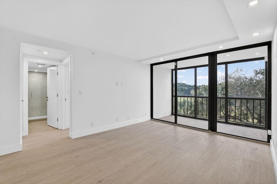 Building Photo - 7835 Lakeside Blvd