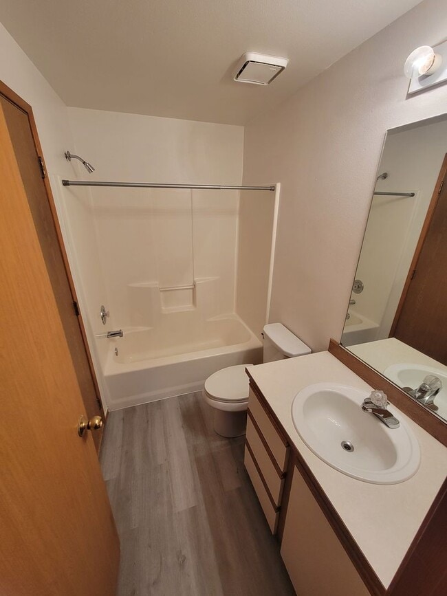 Building Photo - 2804 Pine Rd NE