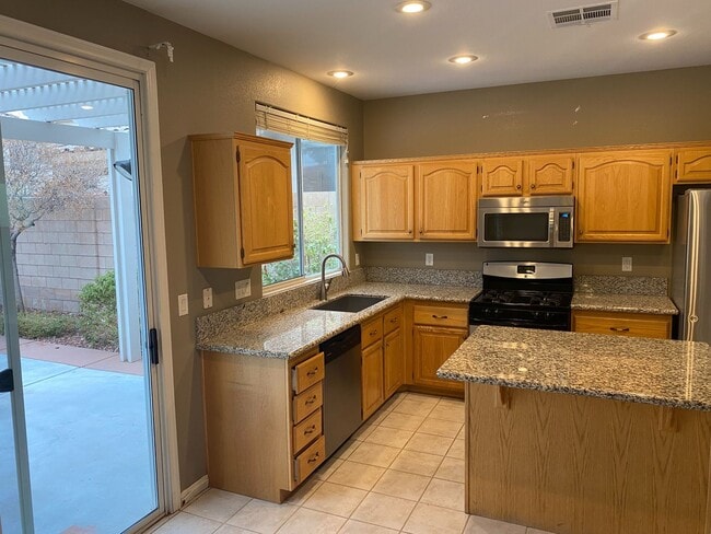 Building Photo - Gorgeous home close to Lake Sahara!