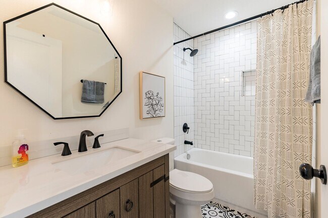 Building Photo - Fully Furnished + Utilities Included Beach...