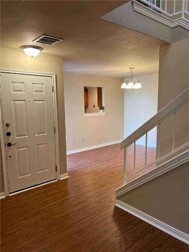 Building Photo - Arbor Village Condominium / Beautiful Update Unit / Refrigerator, Washer & Dryer included