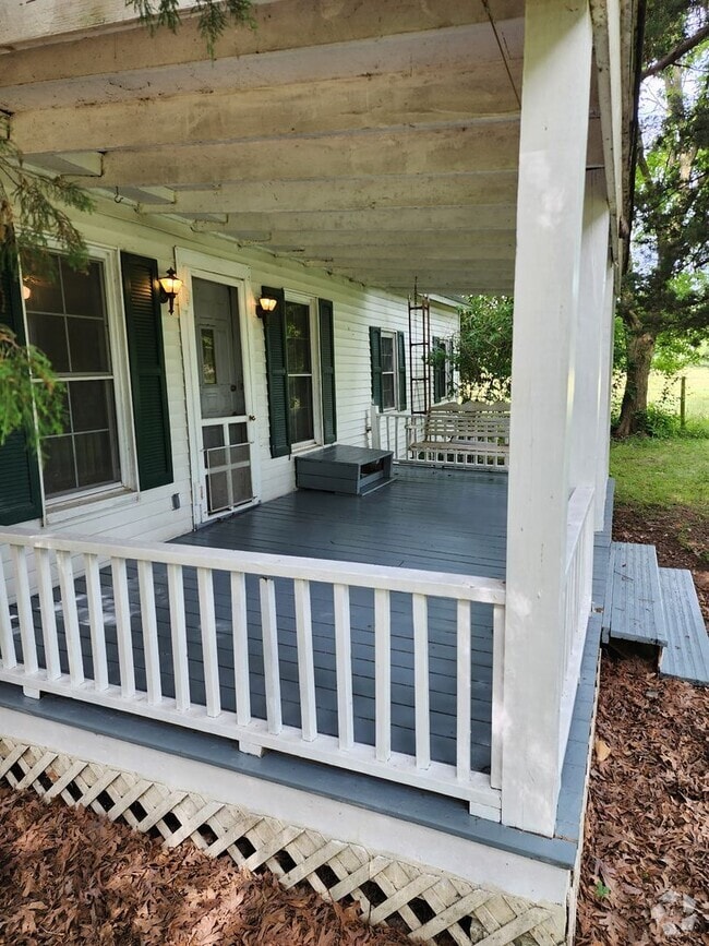 Building Photo - Charming Farm Cottage in Chatham, IL!