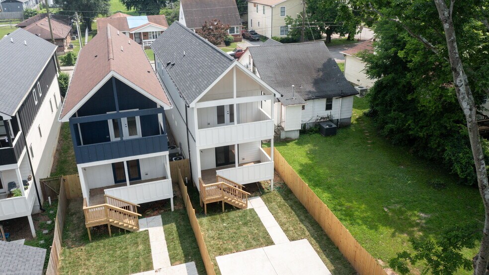 Building Photo - 2416 Albion St