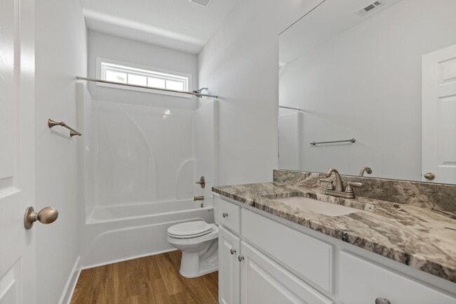 Building Photo - Stunning Newer Townhouse