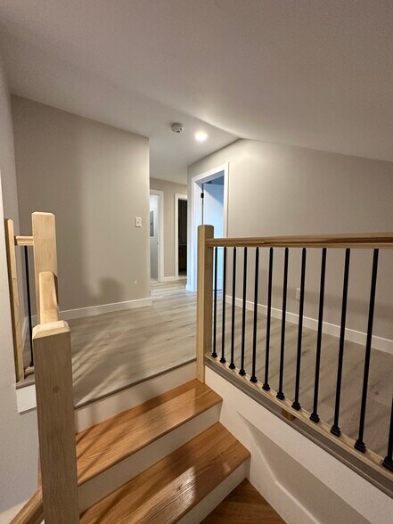 Building Photo - 113 Wyman St