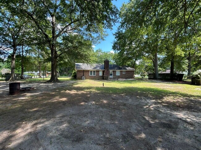 Building Photo - 1310 Crowndale Dr