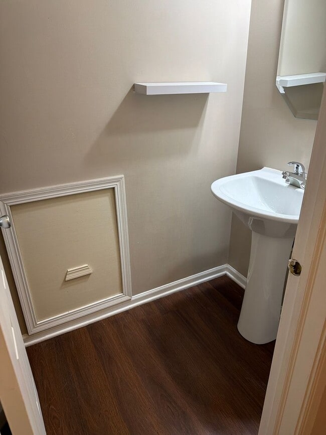 Building Photo - Beautiful 3-Bedroom, 2.5-Bath Townhome