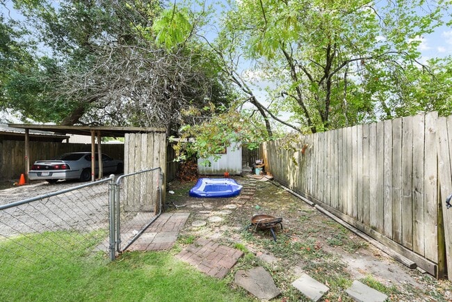 Building Photo - 154 Willow St