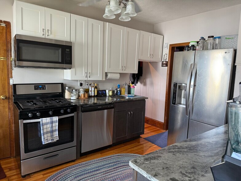 Building Photo - 81 Litchfield St