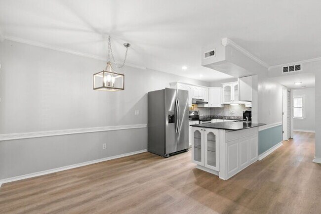 Building Photo - Apartment For Rent in Seminole WITH UPGRADES!