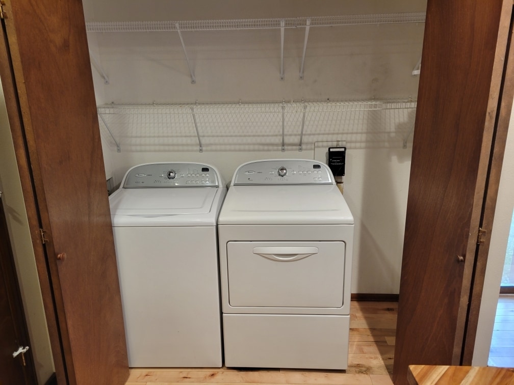 Laundry area - 6290 Wolff St