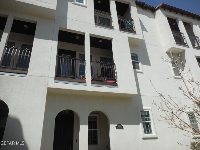 Building Photo - 328 Vin Raliuga Ct