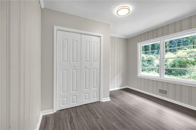 Building Photo - 1641 Rockcliff Pl SE
