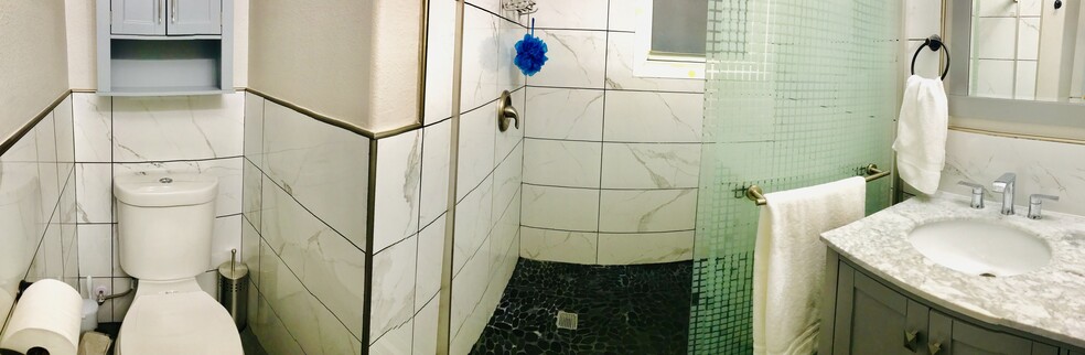 Building Photo - 687 Locust St