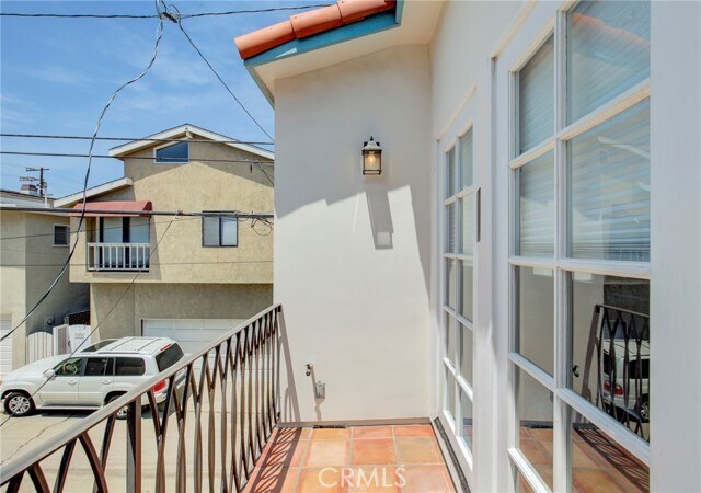 Building Photo - 333 3rd St