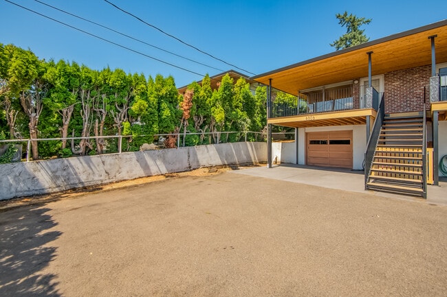 Building Photo - 6506 E Evergreen Blvd