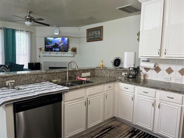 Building Photo - 1402 Westglen Dr