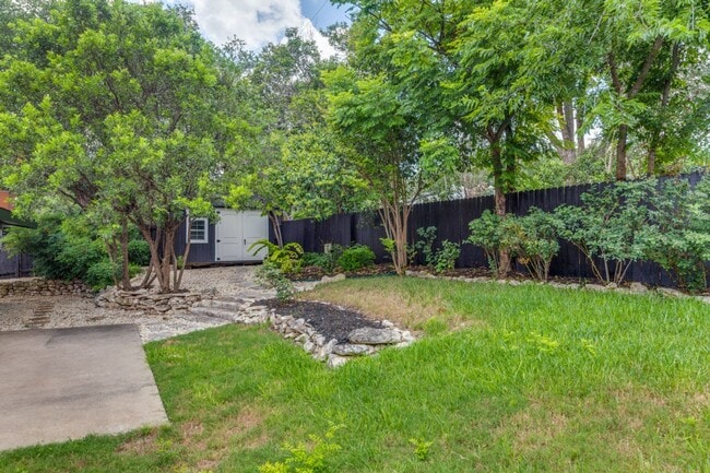 Building Photo - MID-CENTURY MODERN IN MACARTHUR PARK