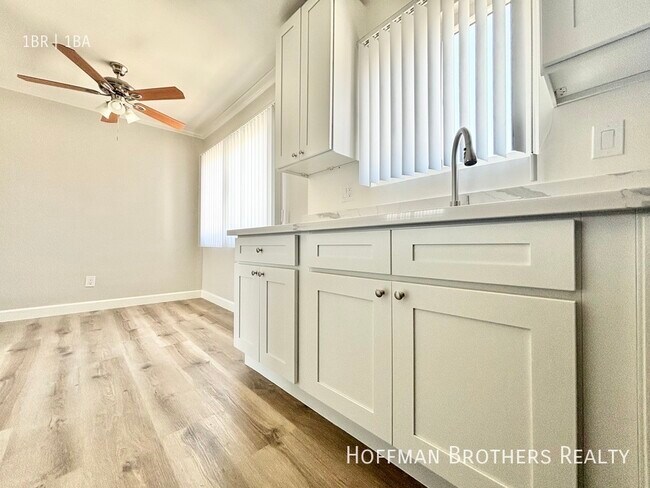 Building Photo - 10121 Samoa Ave Tujunga, CA 91042