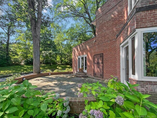 Building Photo - 57 Drum Hill Ln