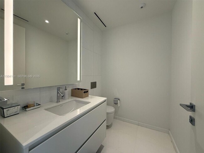 Building Photo - 300 Biscayne Blvd Way