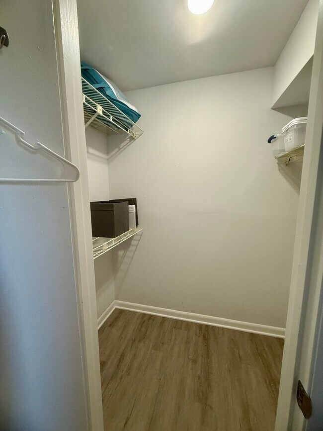 Building Photo - Fully Furnished Condo with community pool