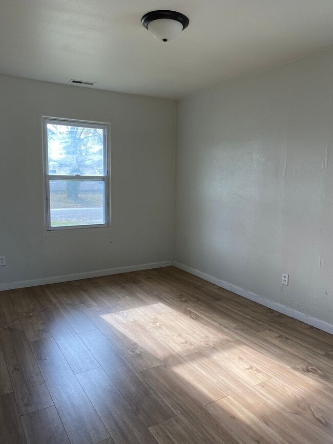 Building Photo - LIMITED TIME**1/2 OFF DEPOSIT**