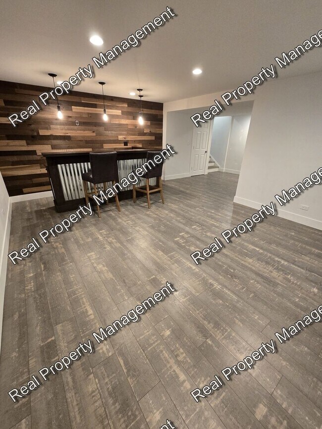 Building Photo - Four Bedroom Crown Point Beauty