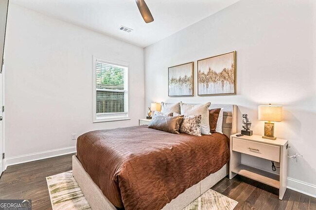 Building Photo - 620 Echo St NW