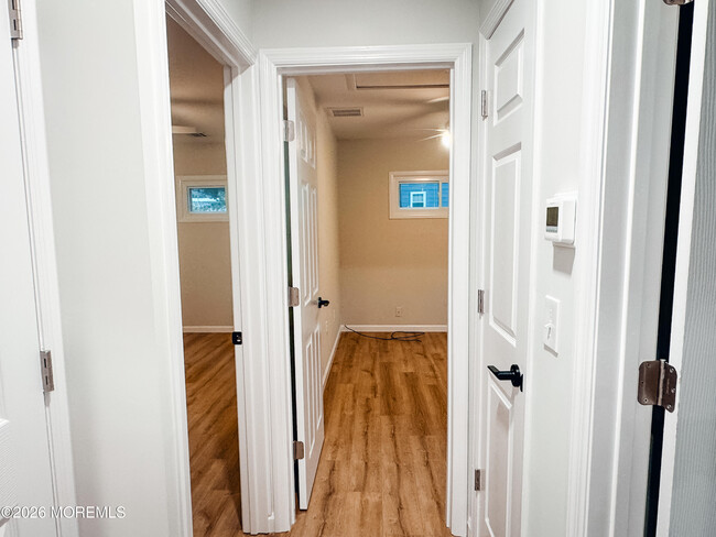 Building Photo - 827 Rogers St